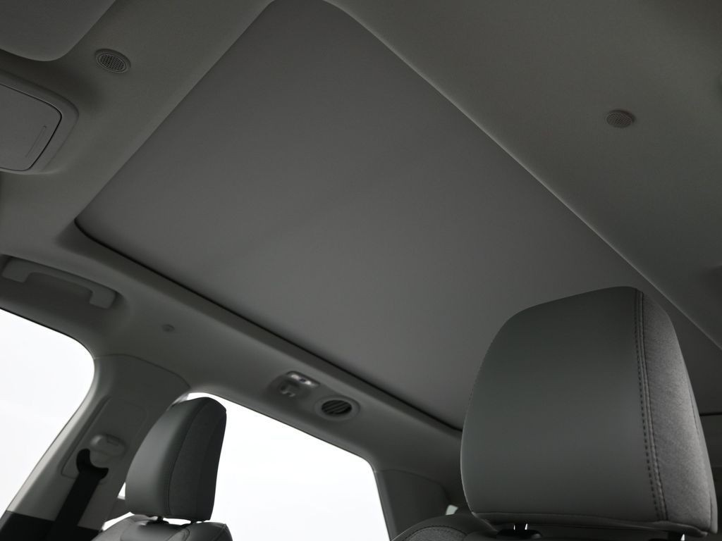 Ford Explorer Vehicle Full-screen Gallery Image 18