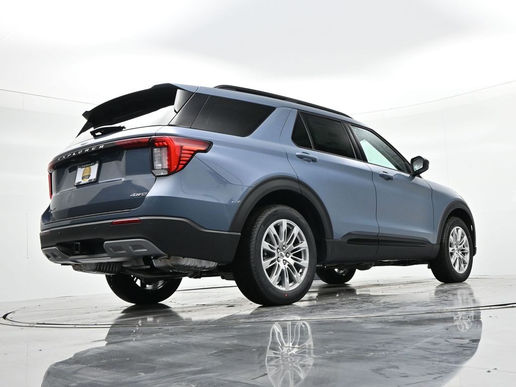 Ford Explorer Vehicle Full-screen Gallery Image 26