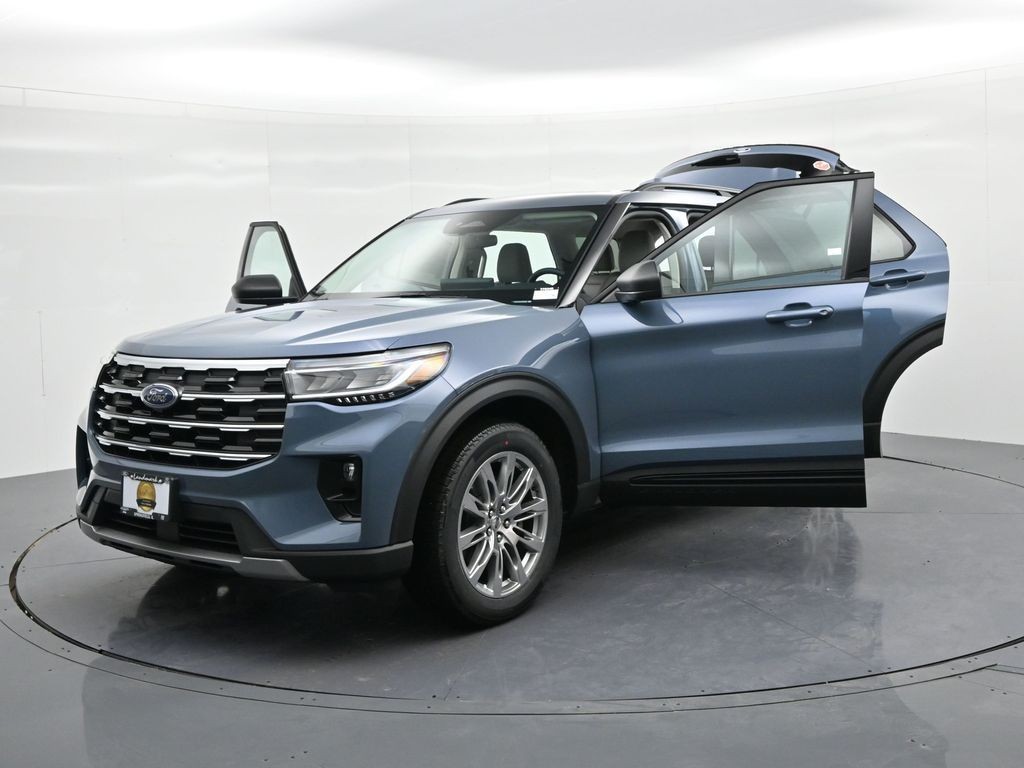 Ford Explorer Vehicle Full-screen Gallery Image 30