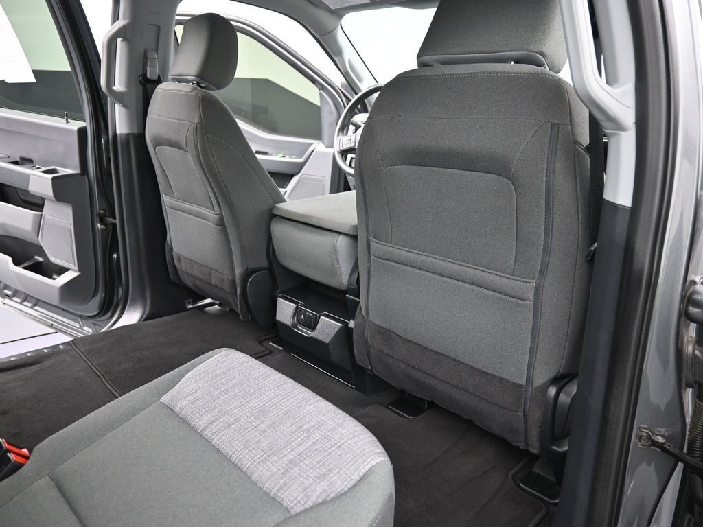 Ford Super Duty F-350 DRW Vehicle Full-screen Gallery Image 11