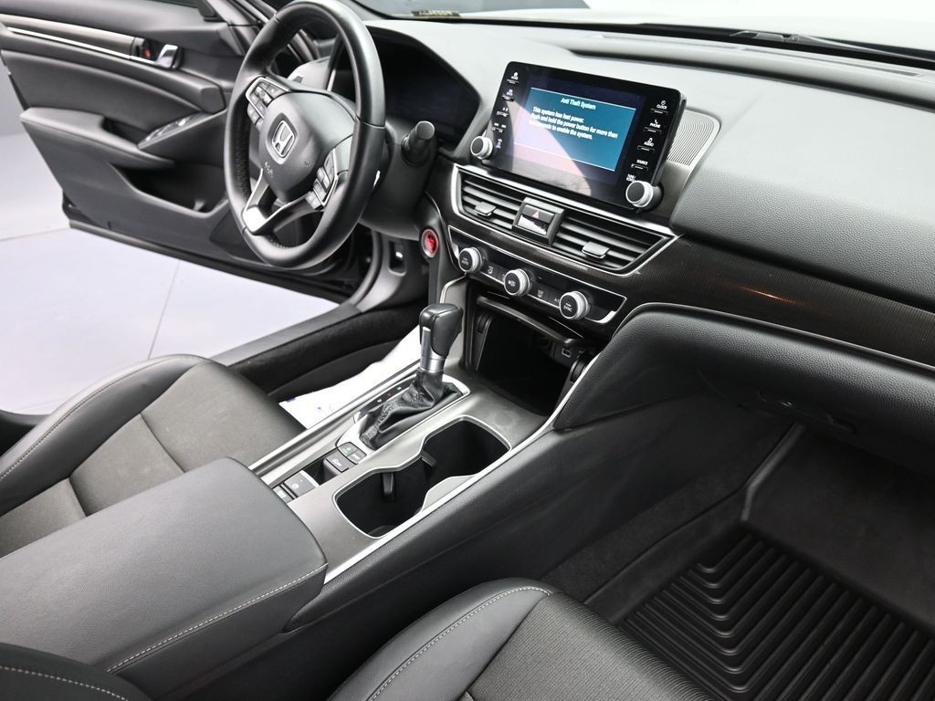 Honda Accord Sedan Vehicle Full-screen Gallery Image 10