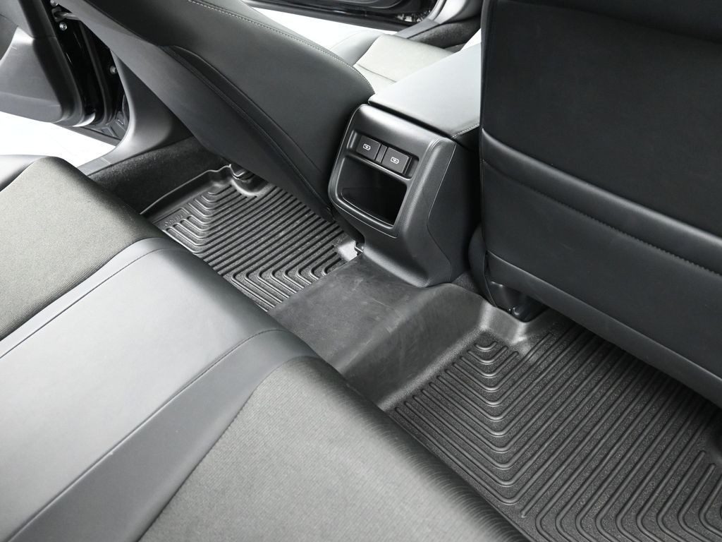 Honda Accord Sedan Vehicle Full-screen Gallery Image 11