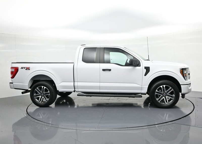 Ford F-150 Vehicle Full-screen Gallery Image 5