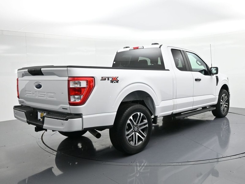 Ford F-150 Vehicle Full-screen Gallery Image 6
