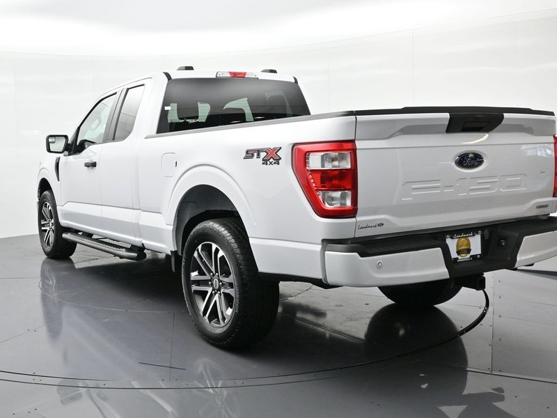 Ford F-150 Vehicle Full-screen Gallery Image 8