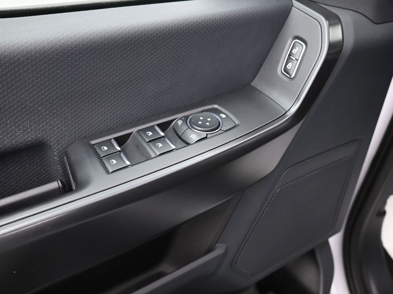 Ford F-150 Vehicle Full-screen Gallery Image 11