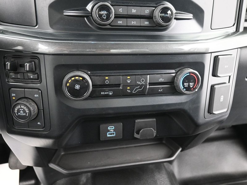 Ford F-150 Vehicle Full-screen Gallery Image 15