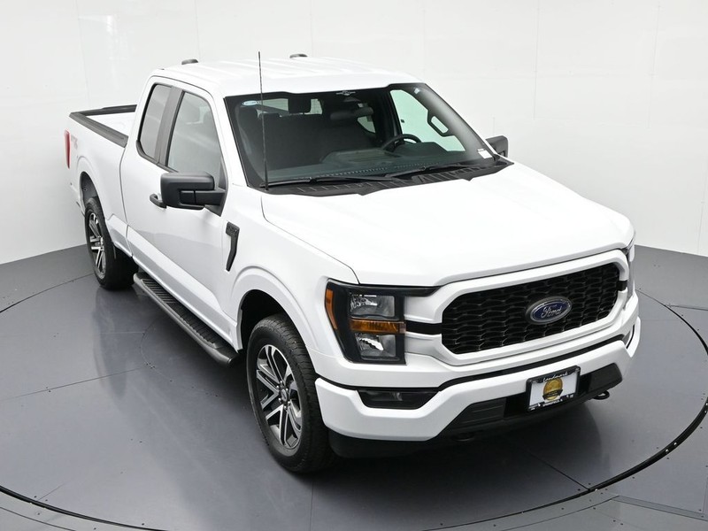 Ford F-150 Vehicle Full-screen Gallery Image 17