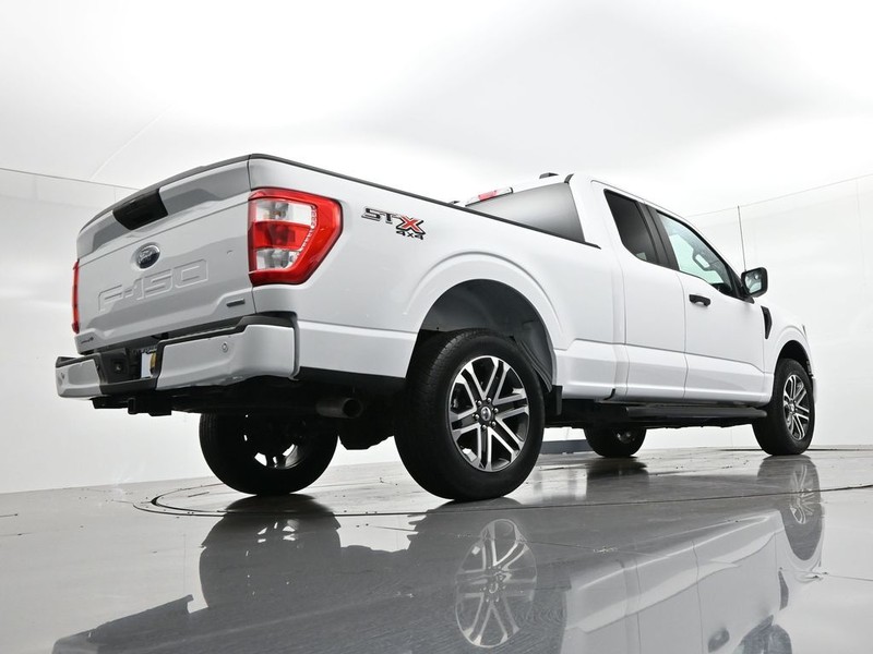 Ford F-150 Vehicle Full-screen Gallery Image 23