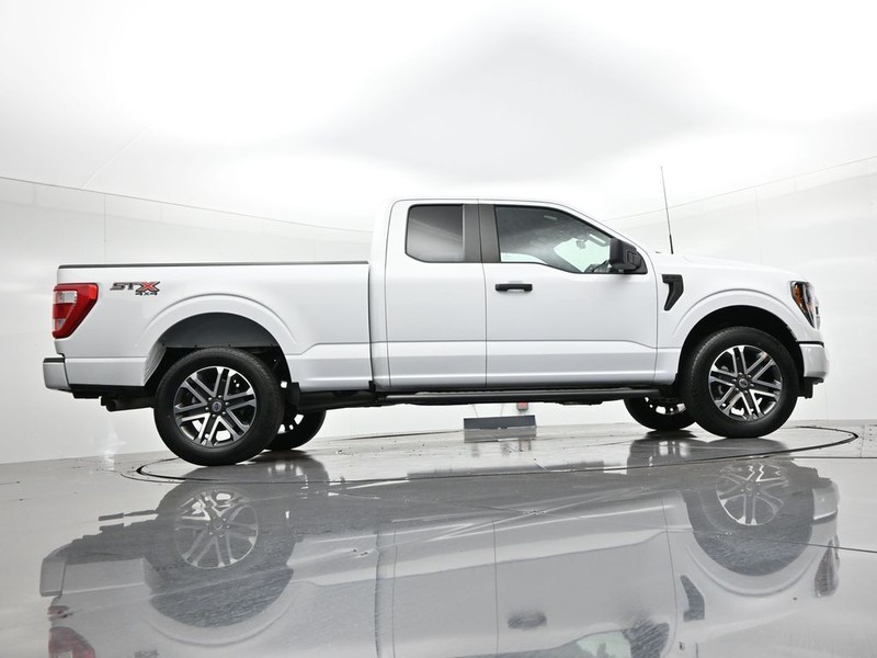 Ford F-150 Vehicle Full-screen Gallery Image 24