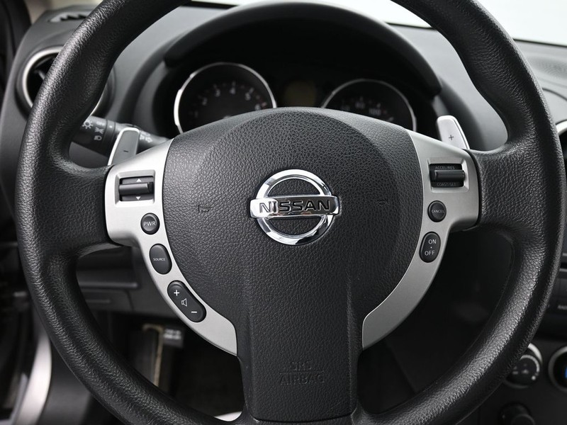 Nissan Rogue Vehicle Full-screen Gallery Image 11