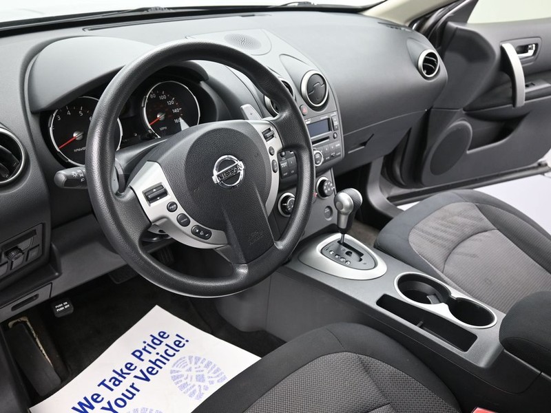 Nissan Rogue Vehicle Full-screen Gallery Image 14