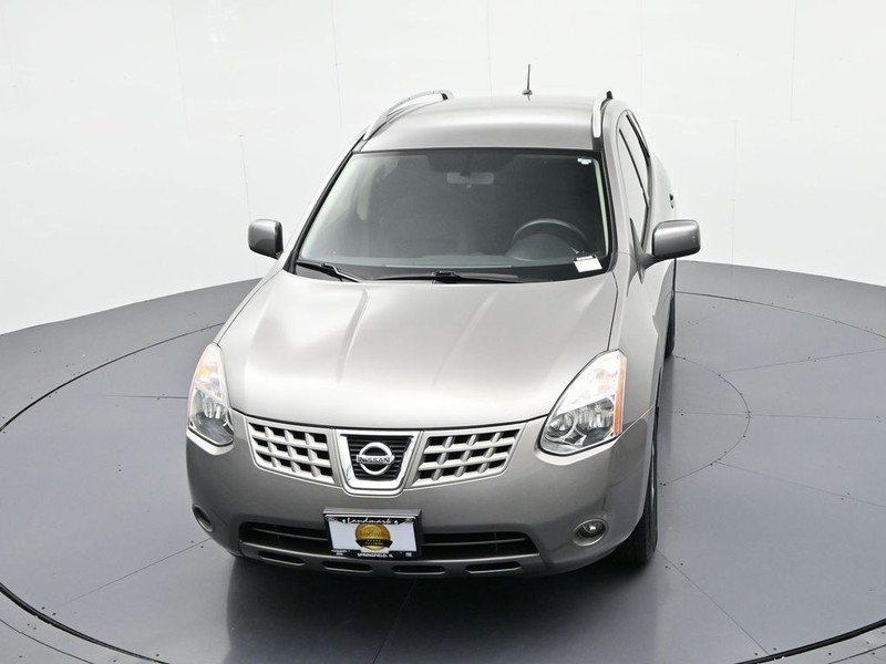 Nissan Rogue Vehicle Full-screen Gallery Image 16