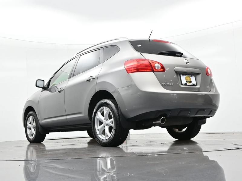 Nissan Rogue Vehicle Full-screen Gallery Image 19