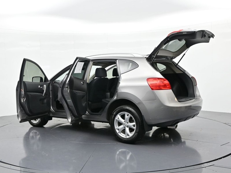 Nissan Rogue Vehicle Full-screen Gallery Image 24