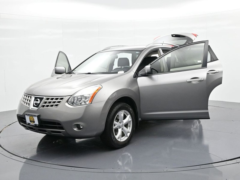 Nissan Rogue Vehicle Full-screen Gallery Image 25