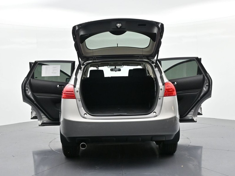 Nissan Rogue Vehicle Full-screen Gallery Image 26