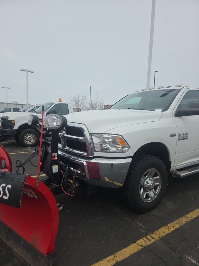 Ram 2500 Vehicle Full-screen Gallery Image 02