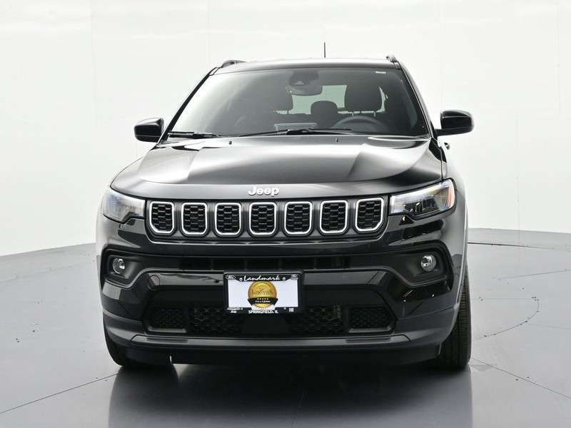 Jeep Compass Vehicle Full-screen Gallery Image 3