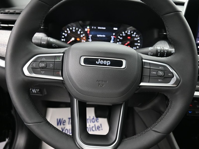 Jeep Compass Vehicle Full-screen Gallery Image 15