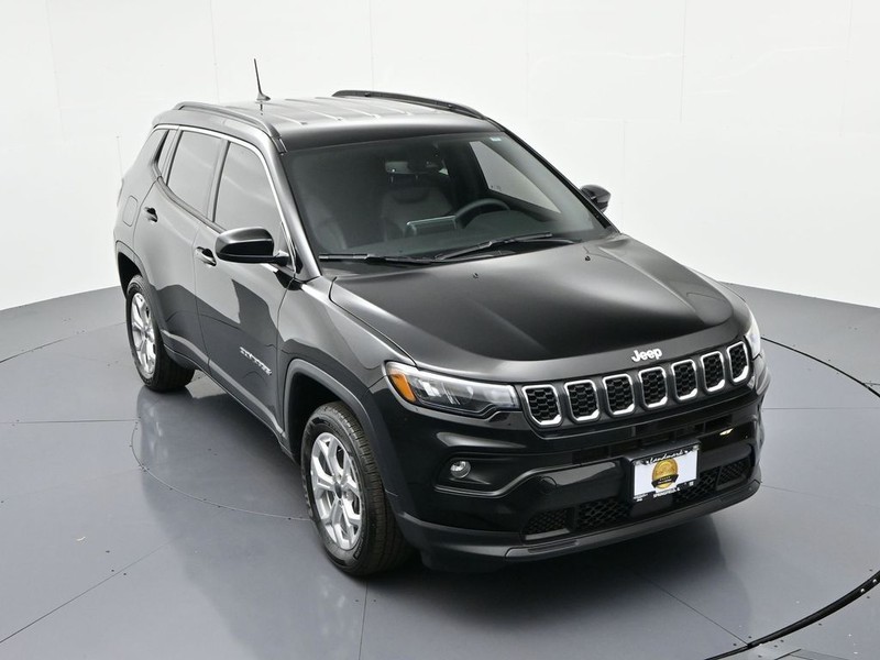 Jeep Compass Vehicle Full-screen Gallery Image 17