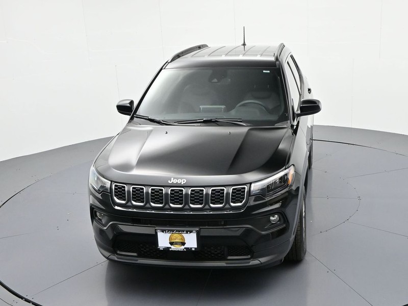 Jeep Compass Vehicle Full-screen Gallery Image 18