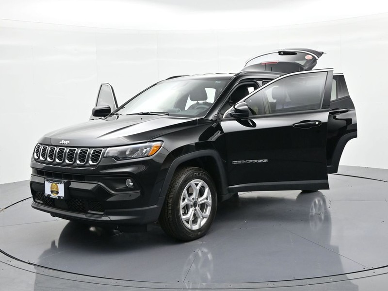 Jeep Compass Vehicle Full-screen Gallery Image 27