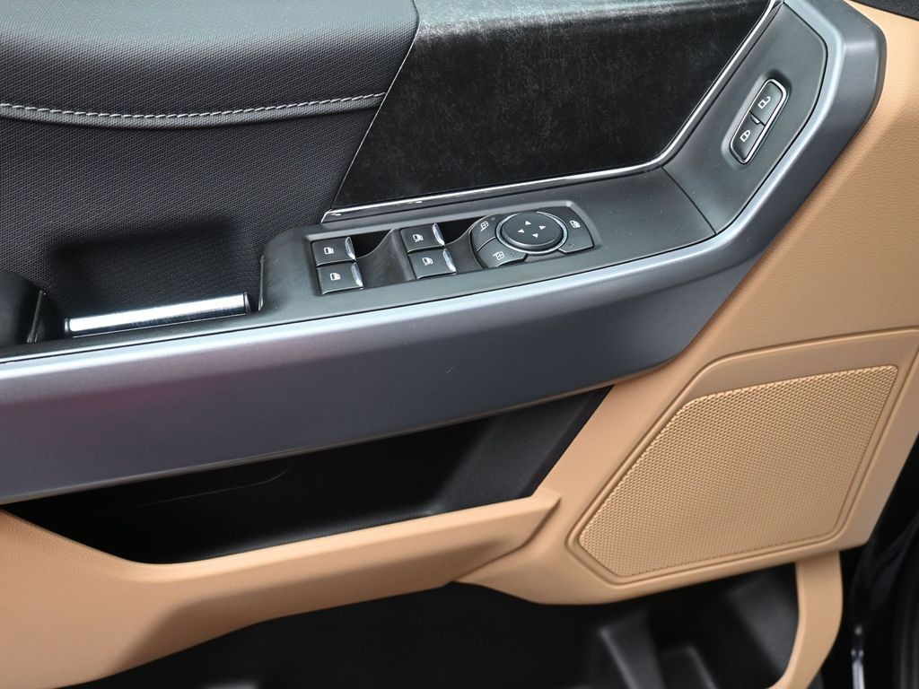 Ford F-150 Vehicle Full-screen Gallery Image 11