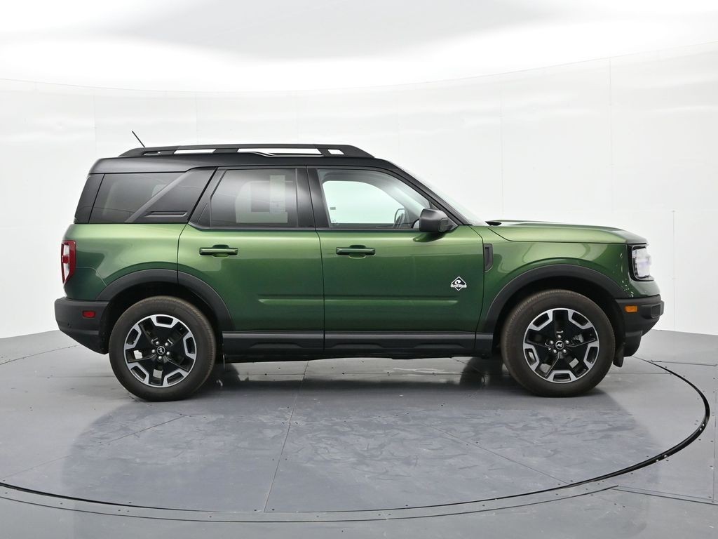 Ford Bronco Sport Vehicle Full-screen Gallery Image 05