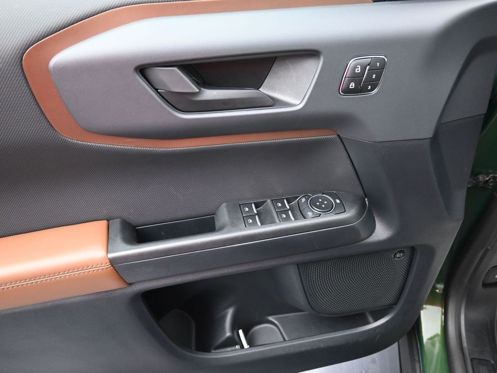 Ford Bronco Sport Vehicle Full-screen Gallery Image 11