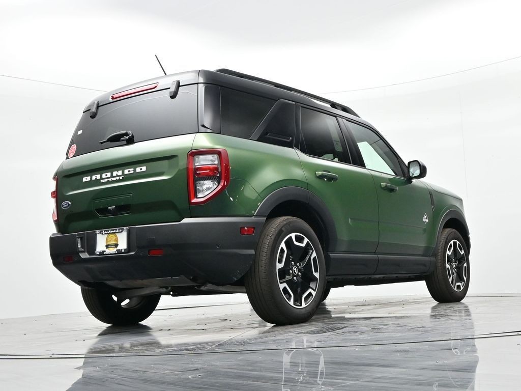 Ford Bronco Sport Vehicle Full-screen Gallery Image 24