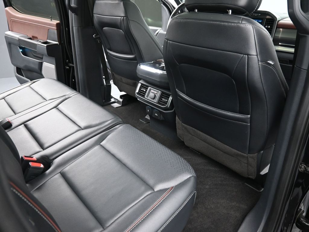 Ford F-150 Vehicle Full-screen Gallery Image 10