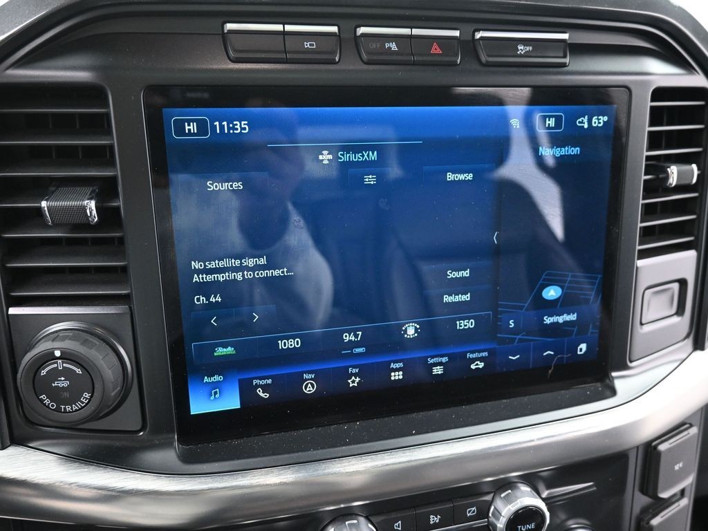 Ford F-150 Vehicle Full-screen Gallery Image 11