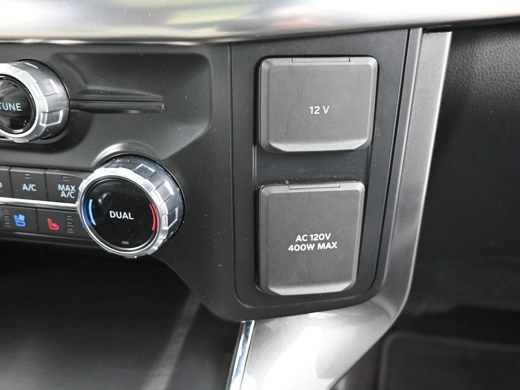 Ford F-150 Vehicle Full-screen Gallery Image 14