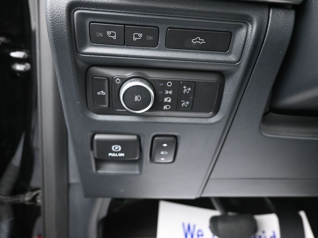 Ford F-150 Vehicle Full-screen Gallery Image 16