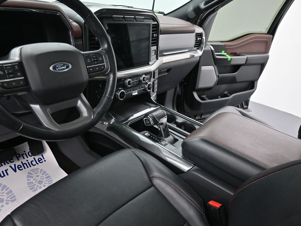 Ford F-150 Vehicle Full-screen Gallery Image 17