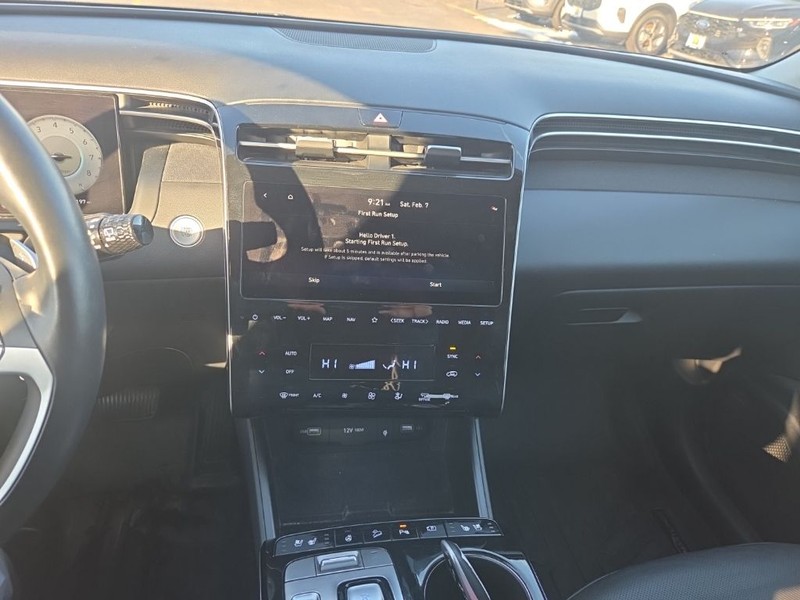 Hyundai Tucson Vehicle Full-screen Gallery Image 11