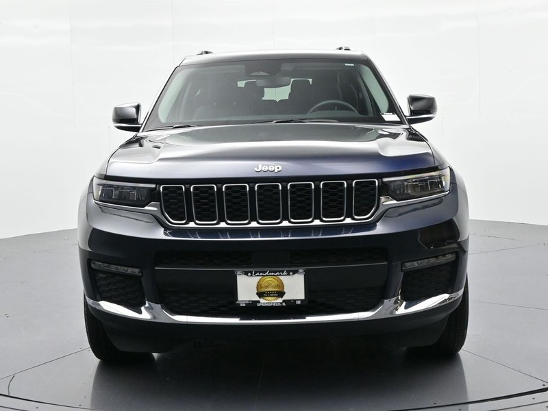 Jeep Grand Cherokee L Vehicle Full-screen Gallery Image 3