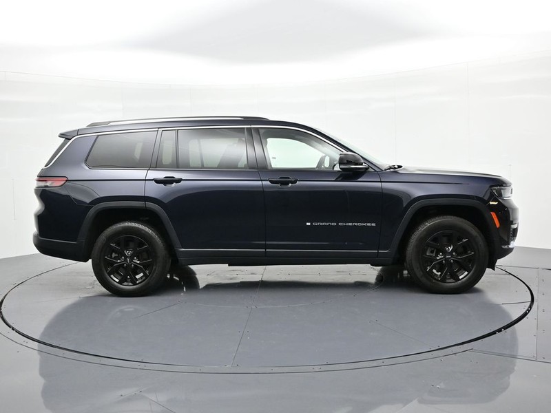 Jeep Grand Cherokee L Vehicle Full-screen Gallery Image 5