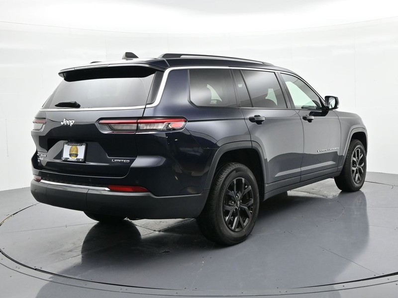 Jeep Grand Cherokee L Vehicle Full-screen Gallery Image 6