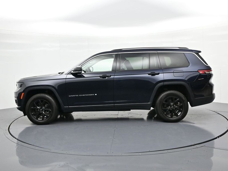 Jeep Grand Cherokee L Vehicle Full-screen Gallery Image 9