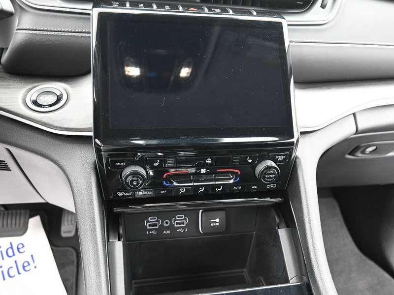 Jeep Grand Cherokee L Vehicle Full-screen Gallery Image 16