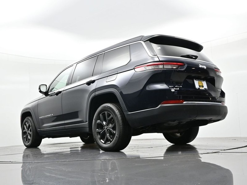 Jeep Grand Cherokee L Vehicle Full-screen Gallery Image 23