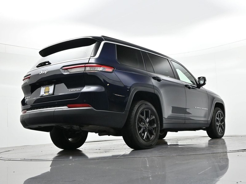 Jeep Grand Cherokee L Vehicle Full-screen Gallery Image 25