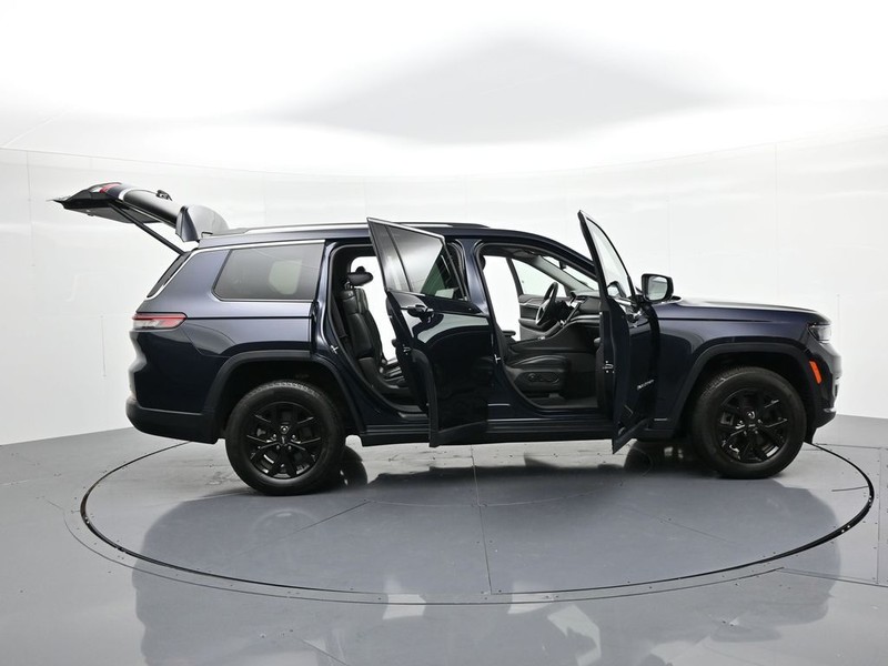 Jeep Grand Cherokee L Vehicle Full-screen Gallery Image 27