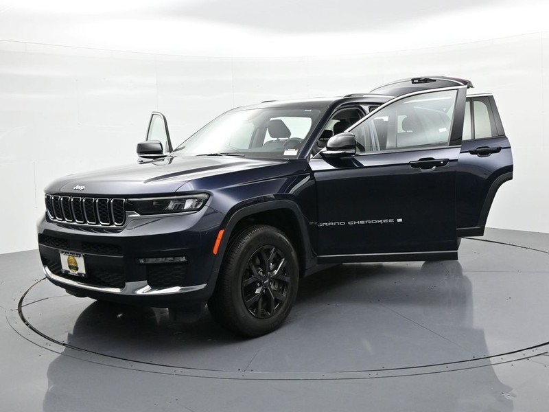 Jeep Grand Cherokee L Vehicle Full-screen Gallery Image 29