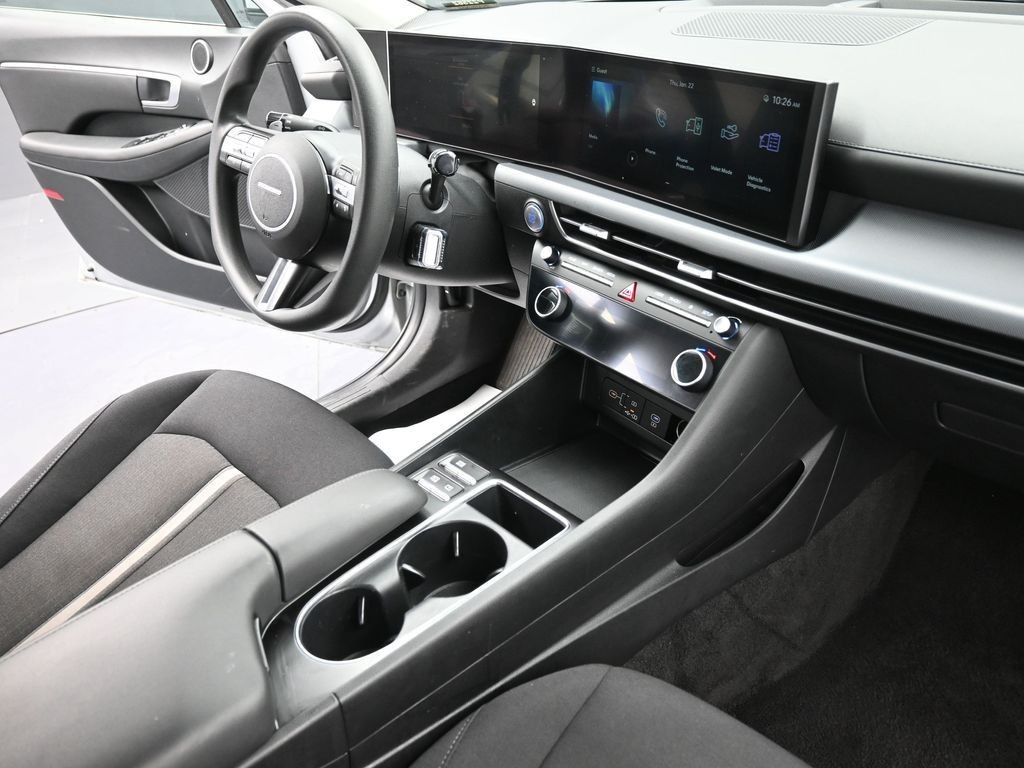 Hyundai Sonata Vehicle Full-screen Gallery Image 10