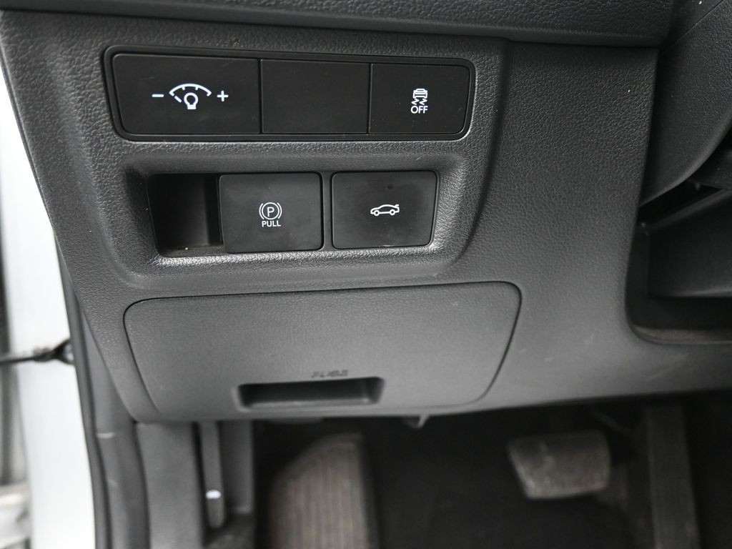 Hyundai Sonata Vehicle Full-screen Gallery Image 13