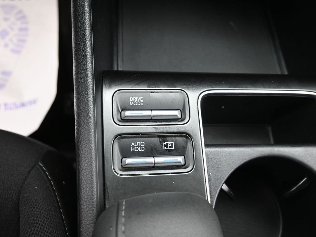 Hyundai Sonata Vehicle Full-screen Gallery Image 17