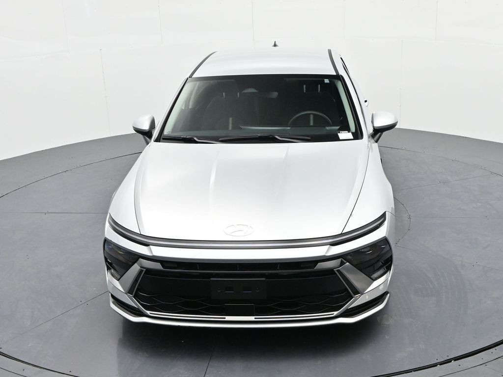 Hyundai Sonata Vehicle Full-screen Gallery Image 20